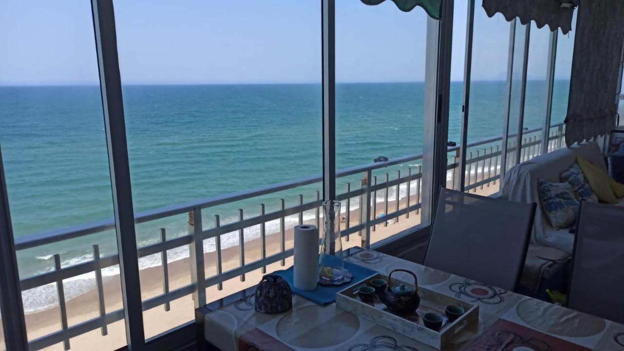 Blue Double Private Room At Front Beach - Habitacion Doble En La Playa Valencia Luaran gambar