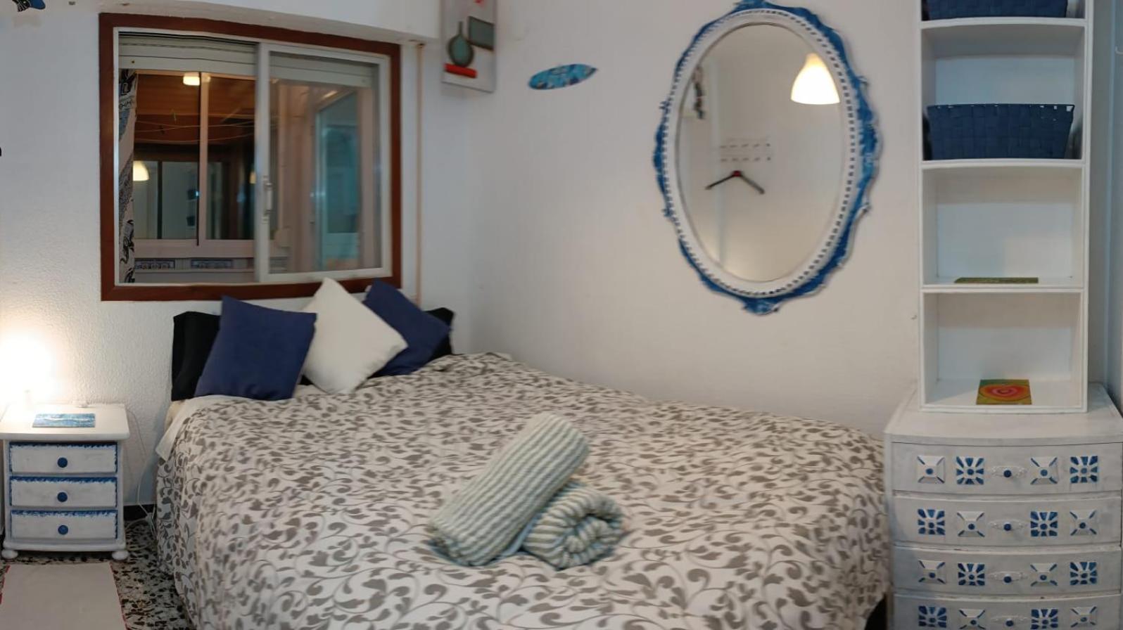 Blue Double Private Room At Front Beach - Habitacion Doble En La Playa Valencia Luaran gambar