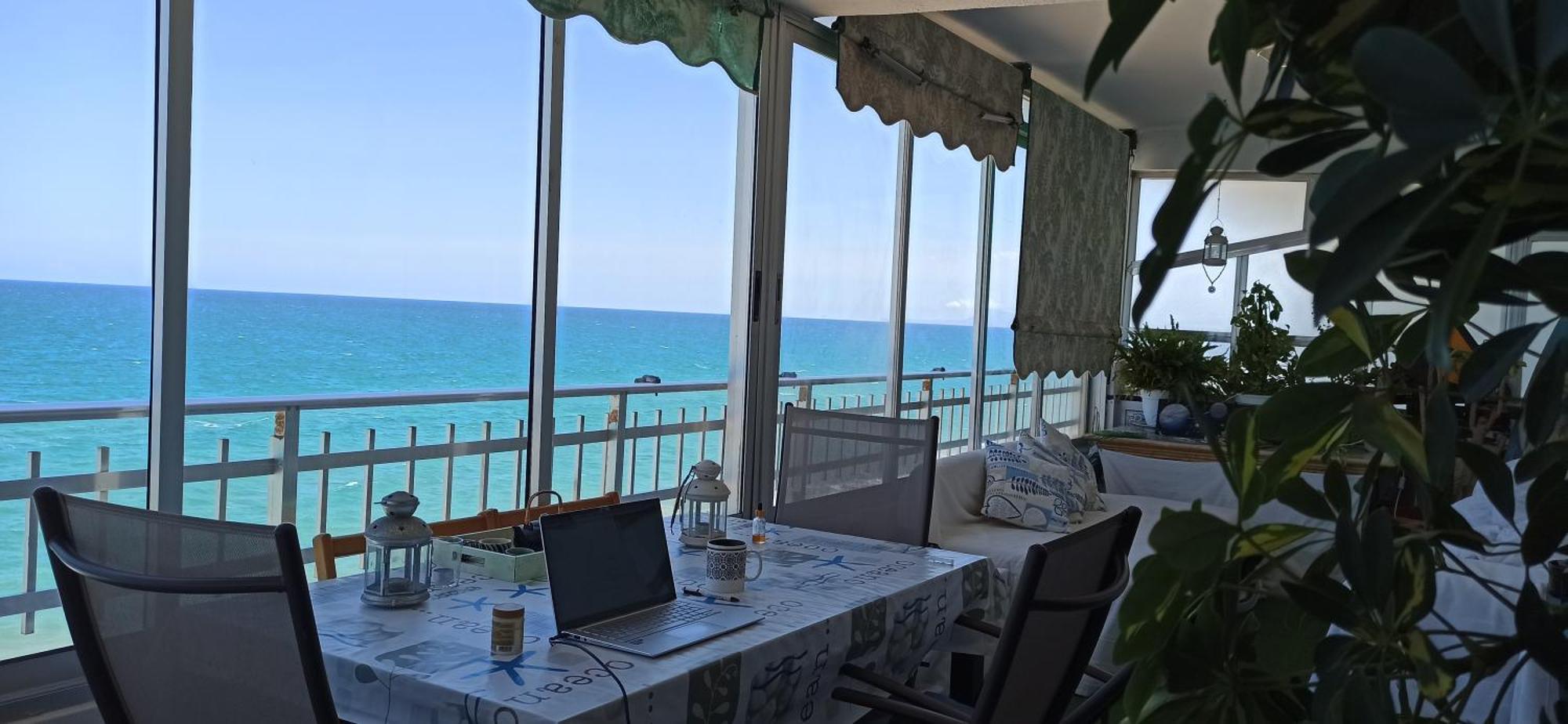 Blue Double Private Room At Front Beach - Habitacion Doble En La Playa Valencia Luaran gambar